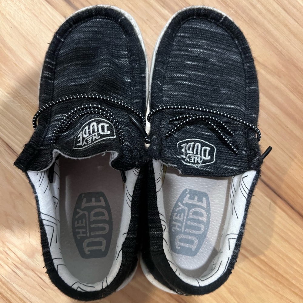 Hey Dudes Youth Wally’s, Black, Size 13